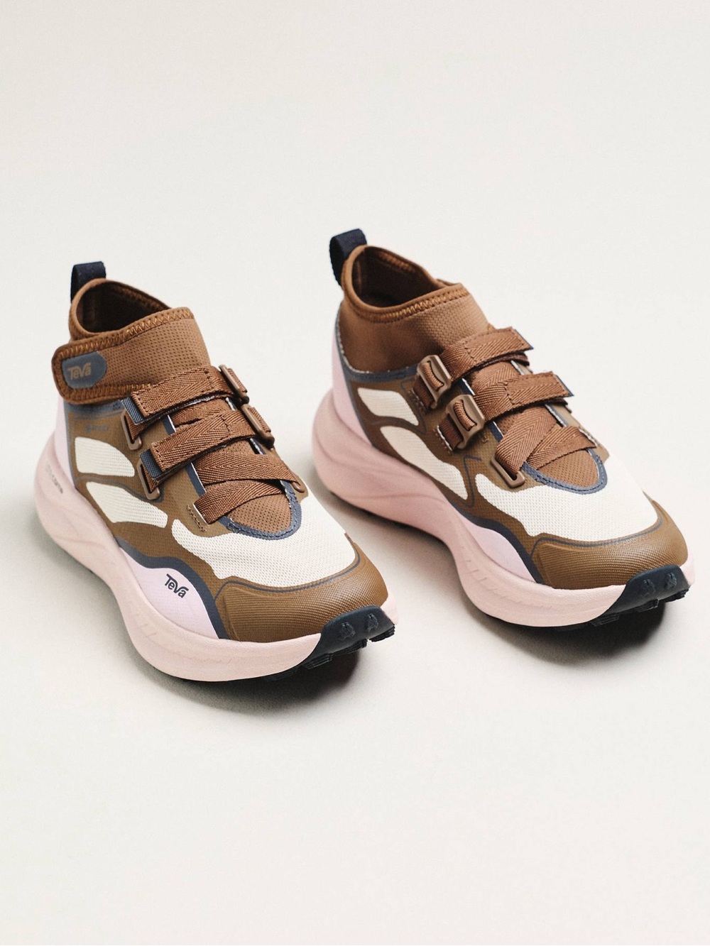 NWT Teva Gore-Tex Waterproof Hiking Shoes Lite-Comf Trail Sneakers Sz 8.5